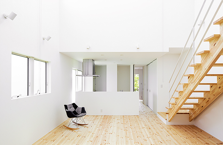 引き算の思考プロセスでムダを徹底的に削ぎ落した住まい。