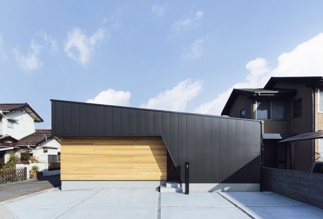 L字のLDK２面が中庭に面したモダンナチュラルな平屋