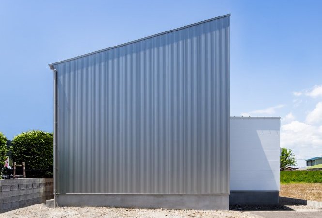 光庭が彩る調和の住まい