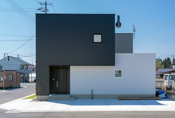 白黒モダンデザインの住まい