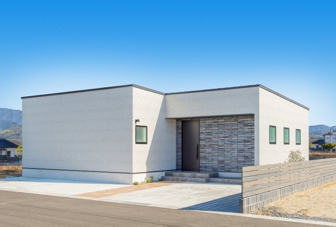光と風が吹き抜ける、開放的な平屋