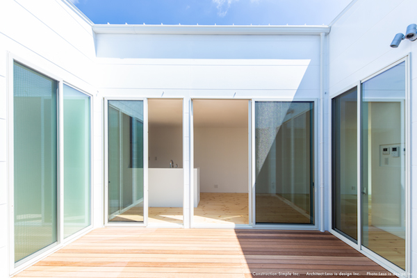 空とつながる、中庭のある平屋