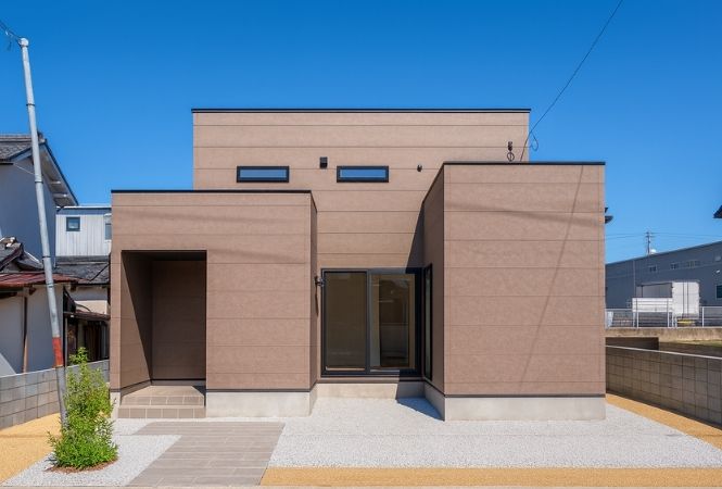 プライベートな空とつながる、静けさの住まい