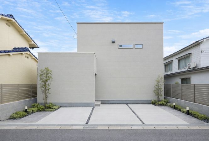 光が巡る落ち着いた住空間