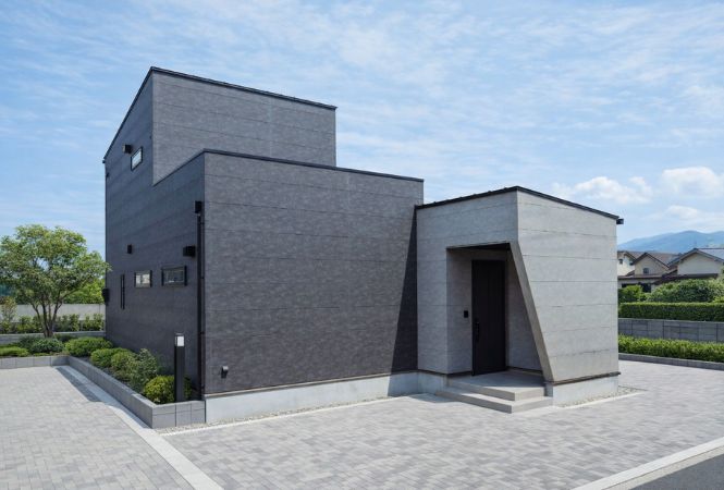 光が巡る住まいの外観と空間設計