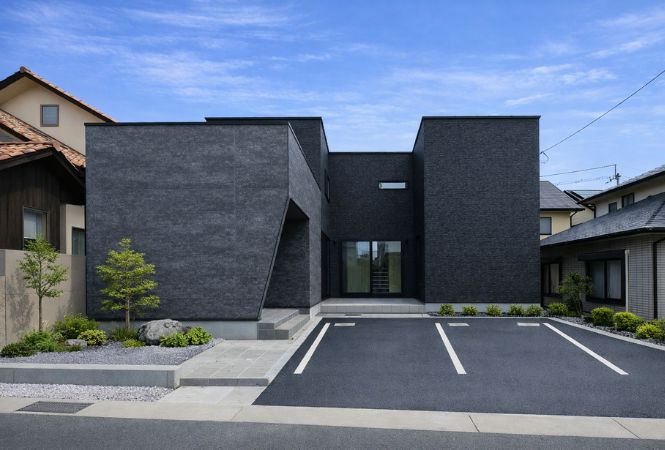 落ち着いた質感が際立つ住まい